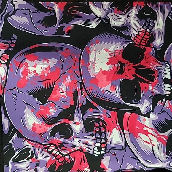 CVG ~ Constantly Varied Gear Toxic Skulls Capri Large - Picture 2 of 4